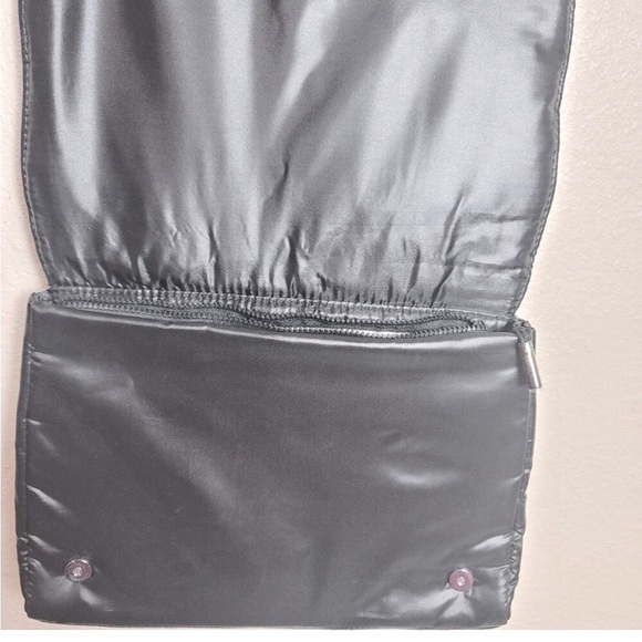 CARAA X ATHLETA Puffer Crossbody Bag / Dark Grey - Picture 5 of 16